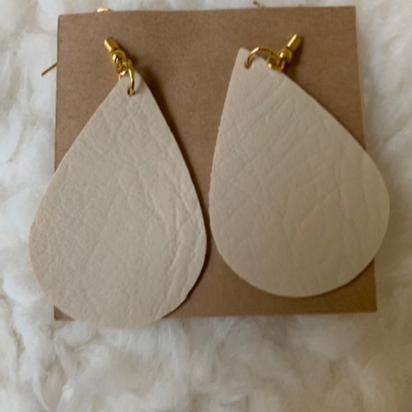 Wood You Care Earrings - Picture 5 of 5